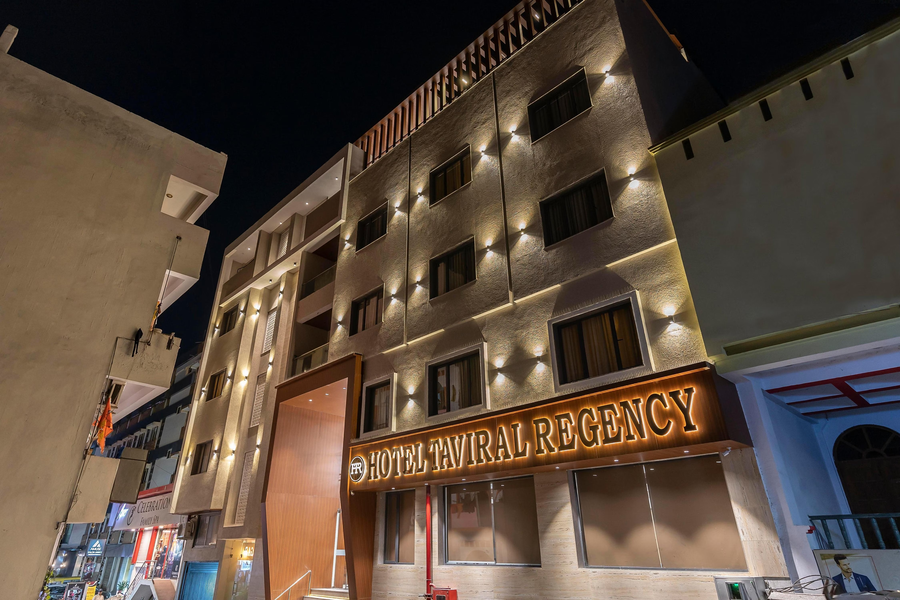 Hotel Traviral Regency,Udaipole Bus Station,3 star