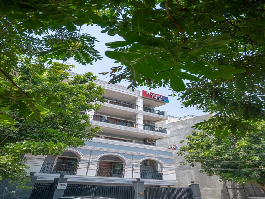 Housr Sector 28 Golf Course Road Next To Phase 1 Metro Station,Dlf Phase 1,3 star