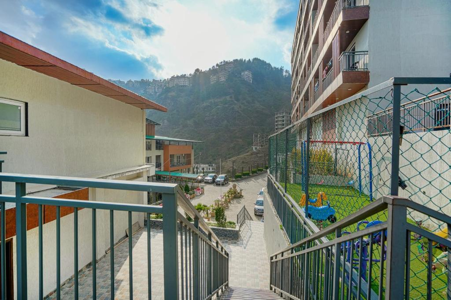 alaya stays 3 bhk apartment with hill view cliff trident