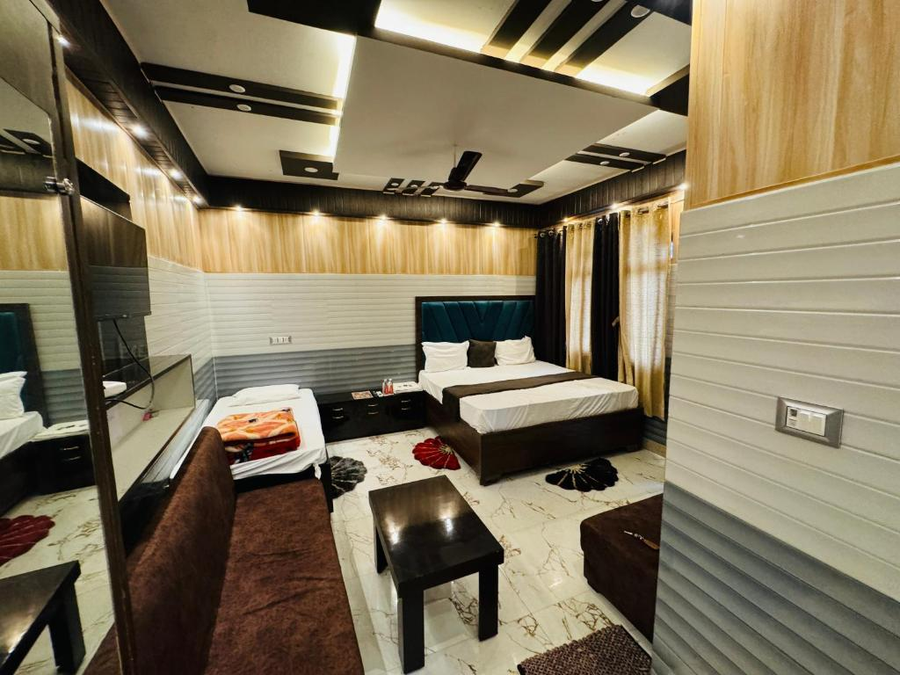 Hotel Samiksha Inn,,3 star