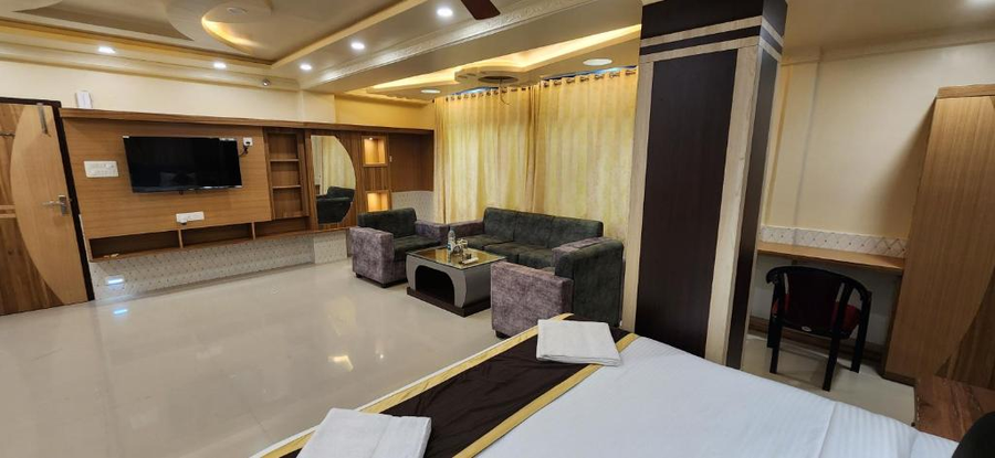 Hotel Kalpataru Grand,,2 star
