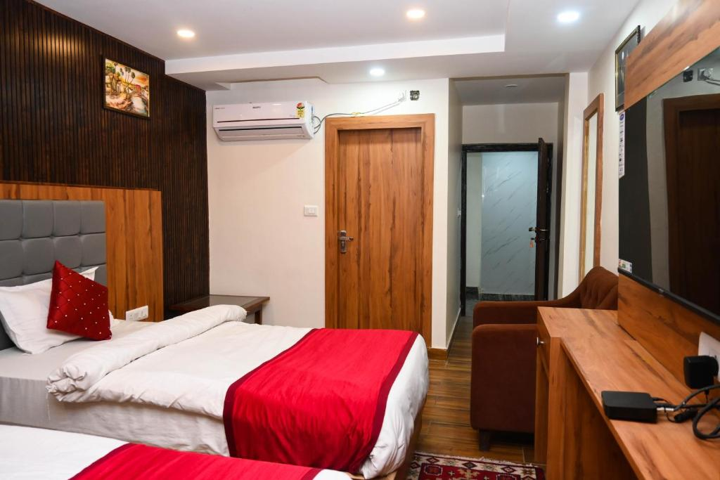 Hotel Siddhant Palace,,3 star