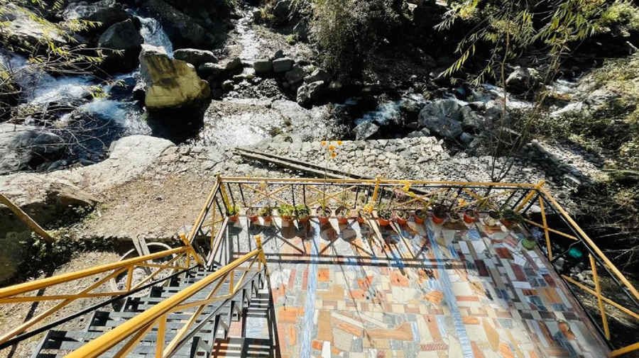 Madpackers Jibhi (Hostel And Cafe ),,3 star