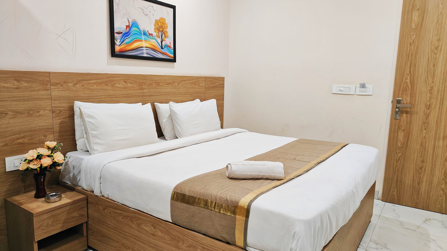 La Cozy Residency,Sector 52,3 star
