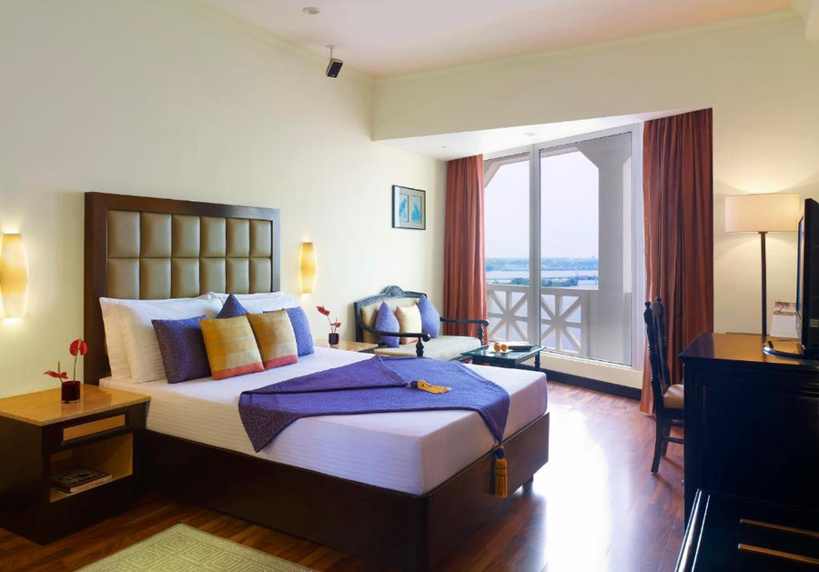 vivanta ernakulam marine drive