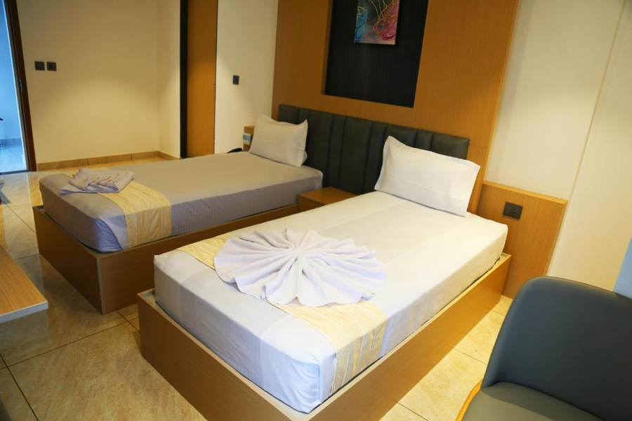 roots luxury suits and banquets