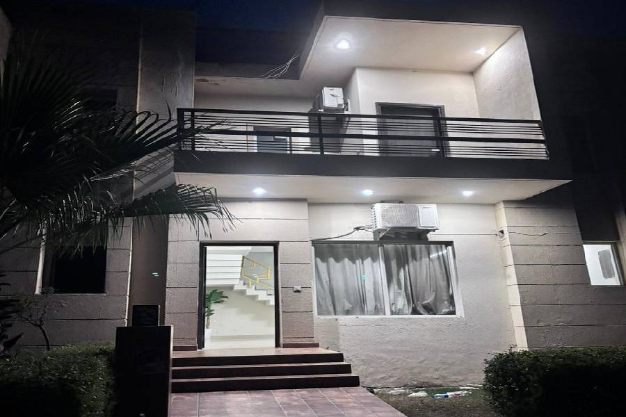 Vrindavan Dreams Hotel And Suites,,3 star