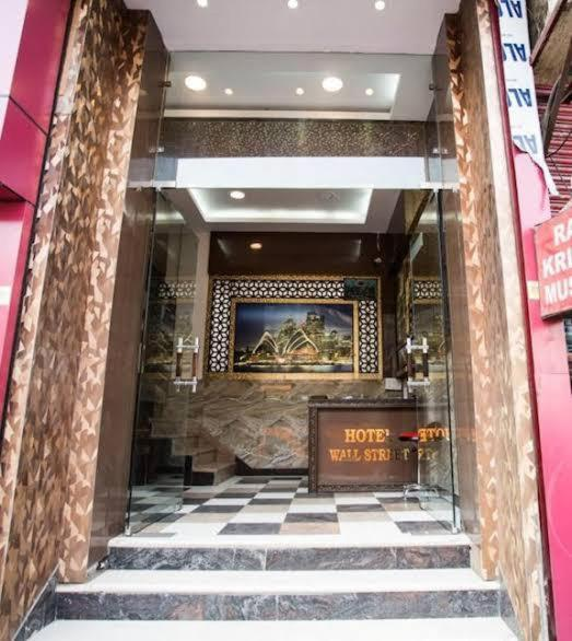 Wall Street By Rivlet,,3 star