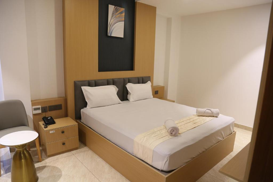 roots luxury suits and banquets