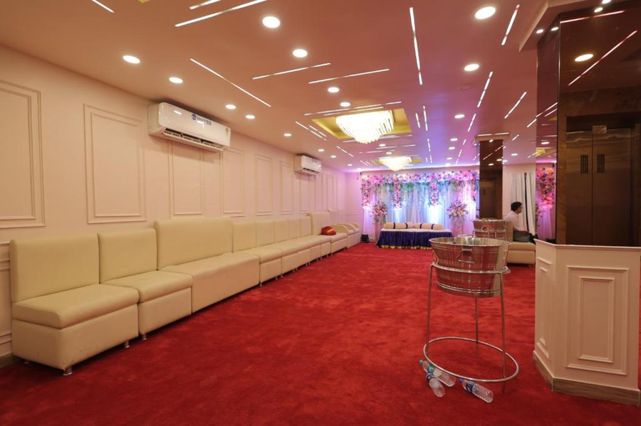 The Elgin Hotel,,3 star