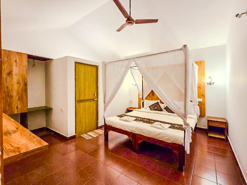 Harbor Court,Vagator Beach-North Goa,3 star