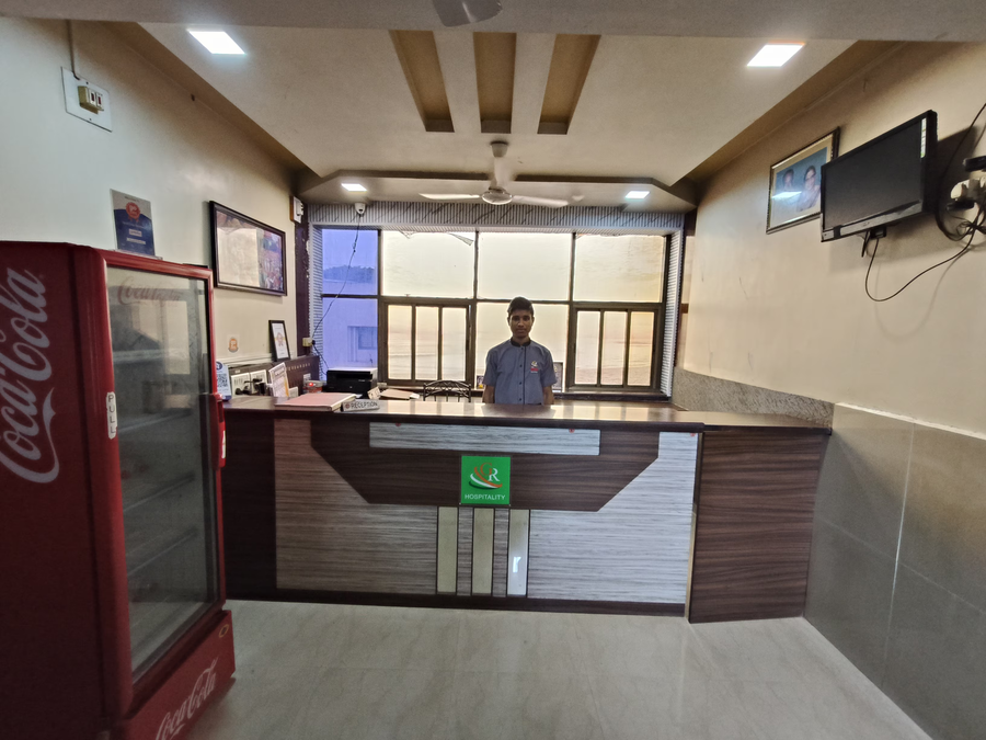 Hotel Girija Residency,Shahupuri,3 star