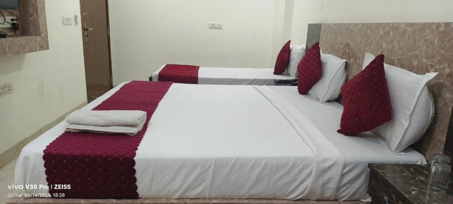 hotel gold stays near delhi airport