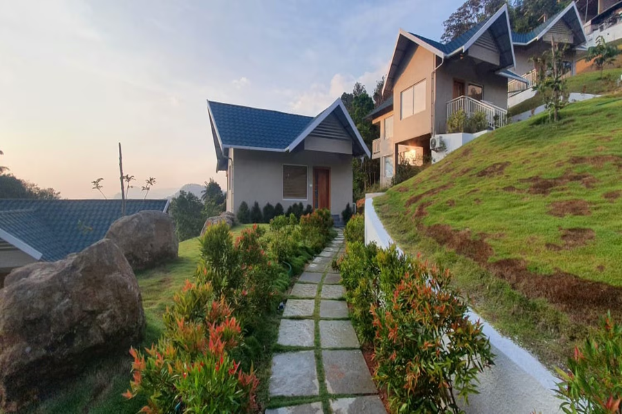 aveda munnar mountains and mist