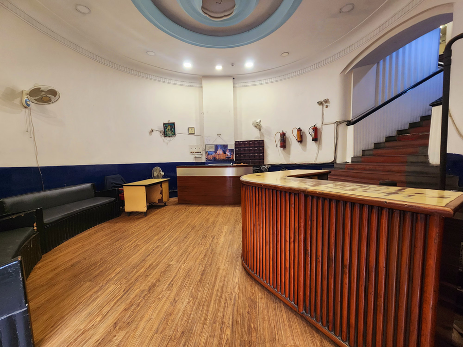 Hotel Raunak,Park Circus,2 star