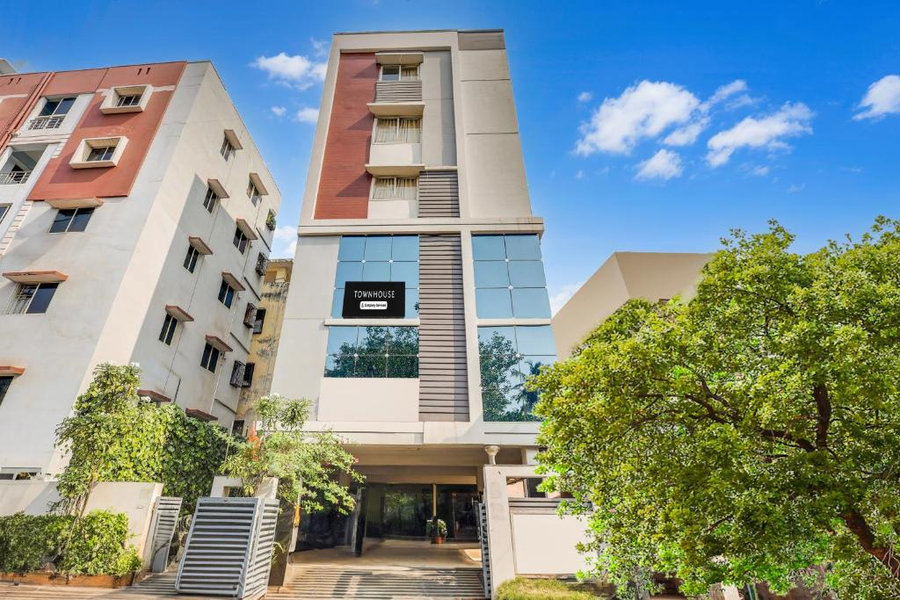 super townhouse dwarka nagar near ramatalkies