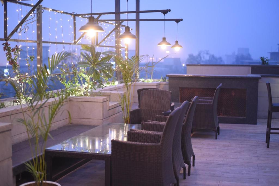 hotel picasso prive naraina delhi