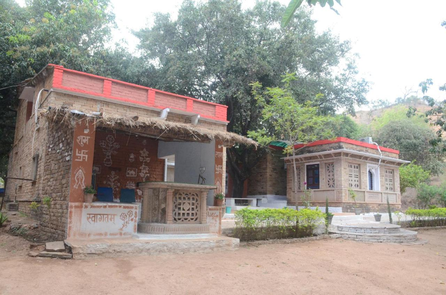 Amraee Rural Resort Craft Village Pranpur,Chanderi,3 star