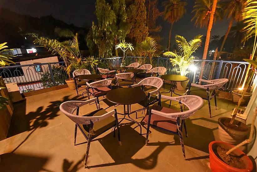 House Of Bb,Near Mount Abu Bus Stand,3 star