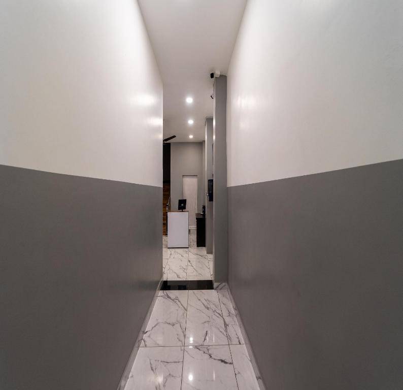 Hotel Bees,Anna Salai,2 star