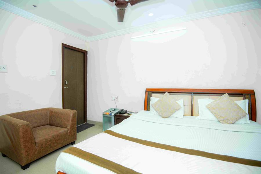 Hotel Manohar Palace,Golf City,3 star
