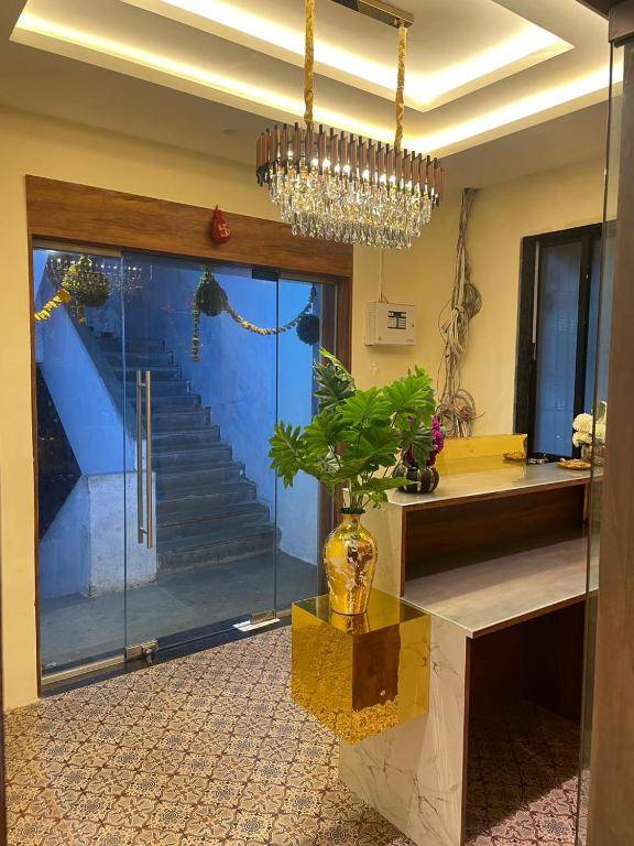 Hotel Sai Palace,,2 star