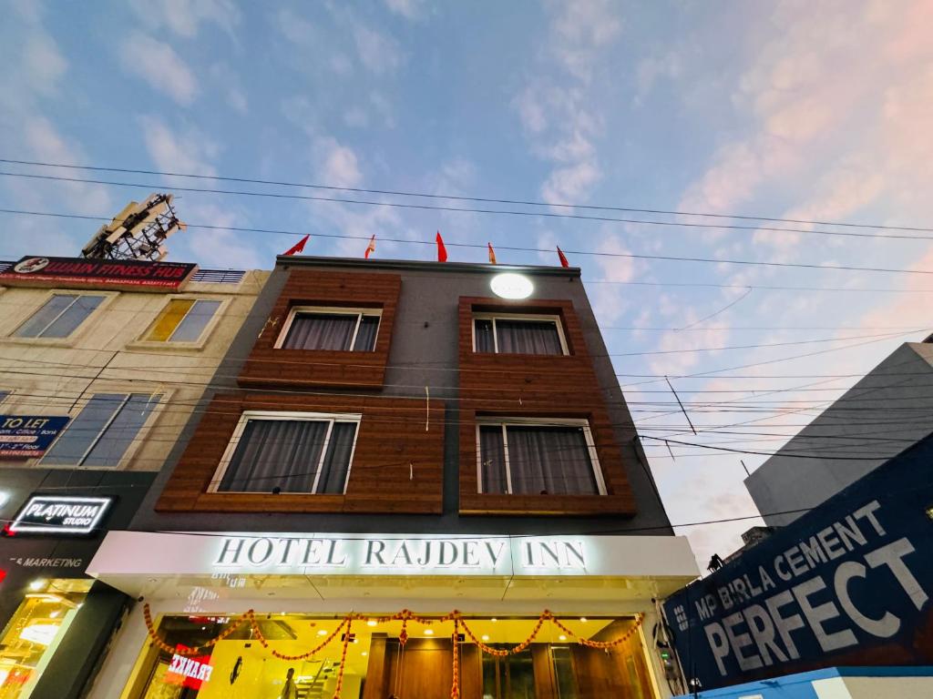 Hotel Rajdev Inn,Near Nanakheda Bus Stand,2 star