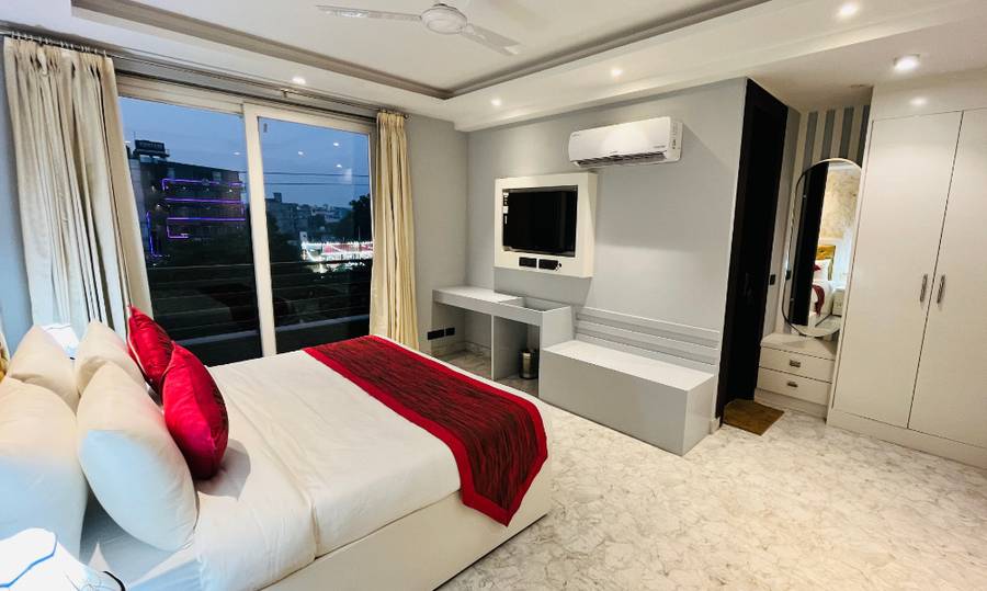 hotel vs residency medanta sec 46