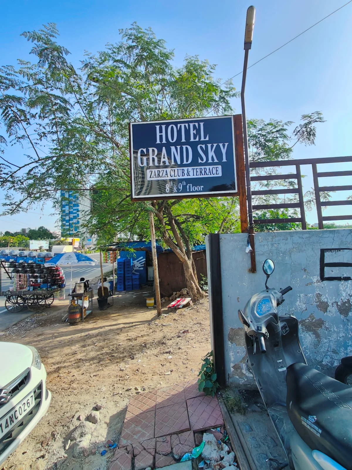 Hotel Grand Sky,Hawa Sadak,3 star