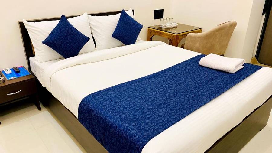 Hotel Urs Palace,,3 star