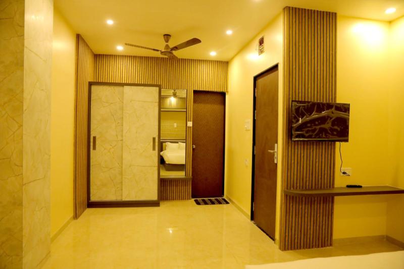 Hotel Veeratn,,3 star