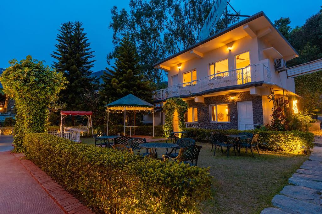 Maati Resort By The Lake Hill,,4 star