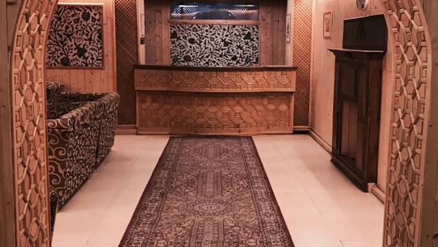 Hotel Nehrus,Boulevard Road,3 star