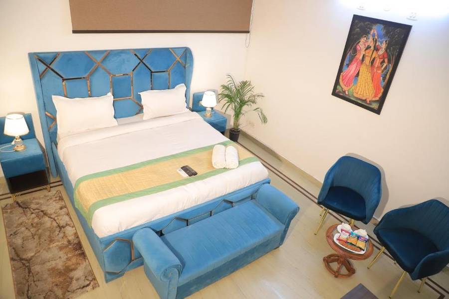 Fortune Home Service Apartment 3Bhk,D-198 Saket,Saket, Delhi,3 star