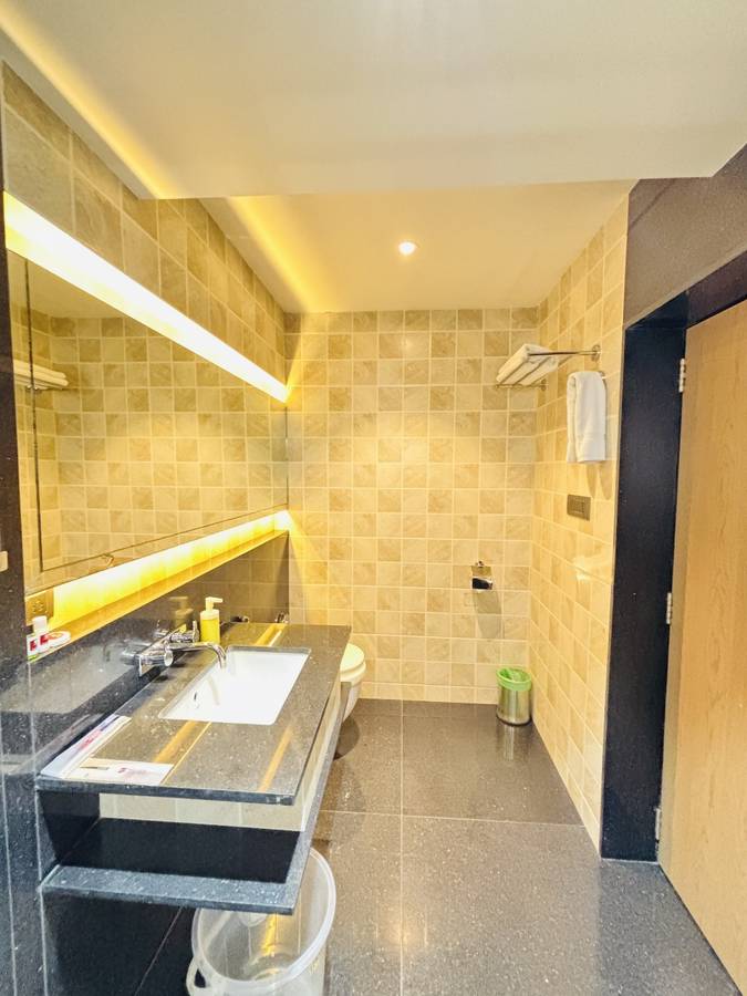 hotel hsquare andheri