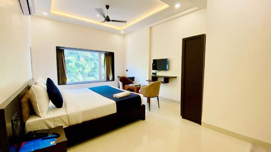 Hotel Urs Palace,,3 star