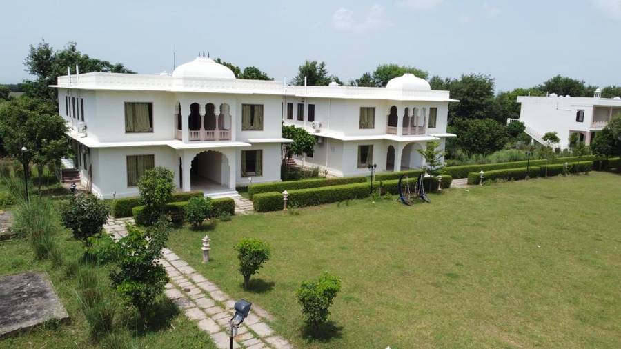 clarksinn suites ranthambore