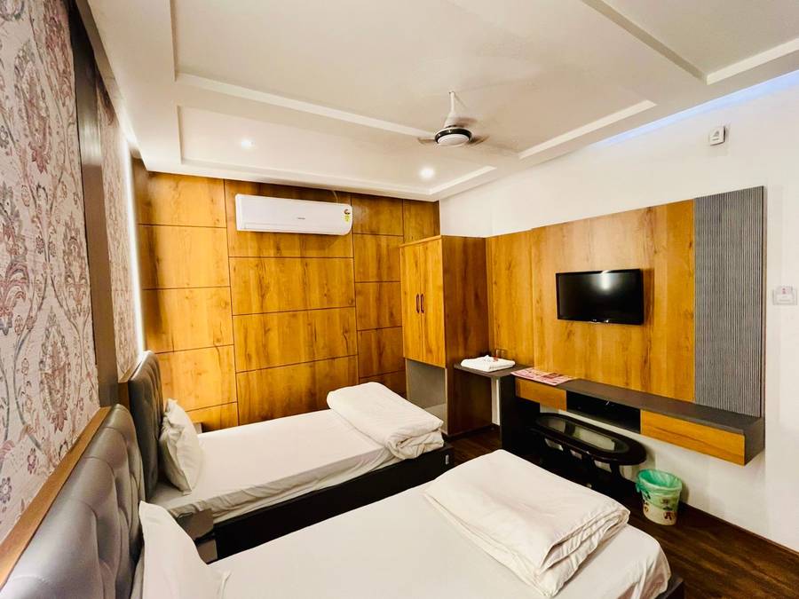 Hotel Satyam Inn,Stop At Oyo 26773 Hotel Satyam Inn To Discover The Wonders Of Pratapgarh. The Property Offers A Wide,3 star