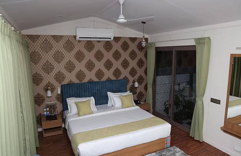 Shree Kashtbhanjan Dev Resort And Club,,4 star