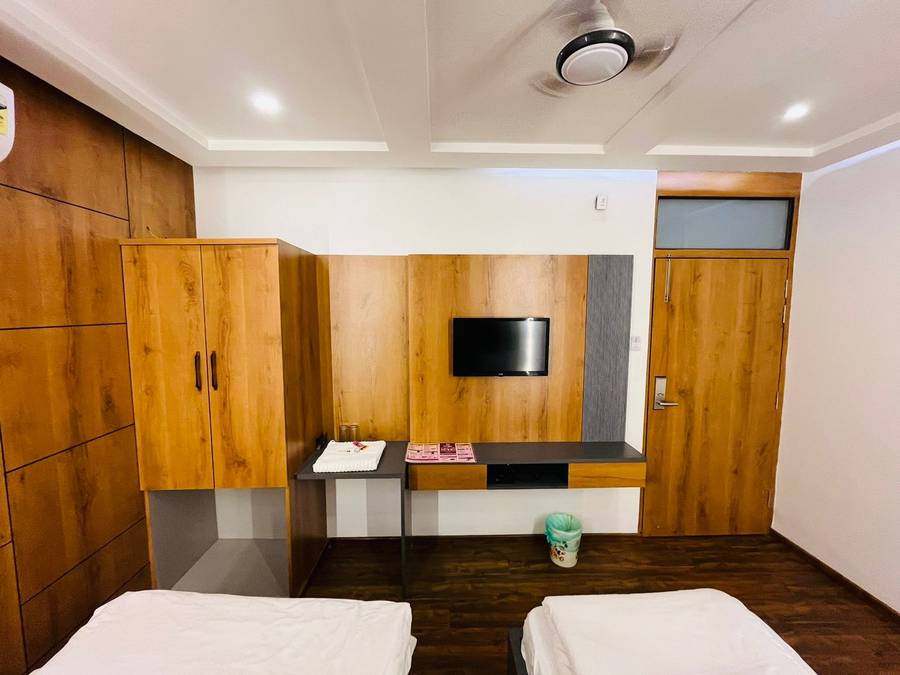Hotel Satyam Inn,Stop At Oyo 26773 Hotel Satyam Inn To Discover The Wonders Of Pratapgarh. The Property Offers A Wide,3 star
