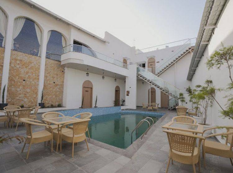 The Hideaway Entertainment,Balicha,3 star