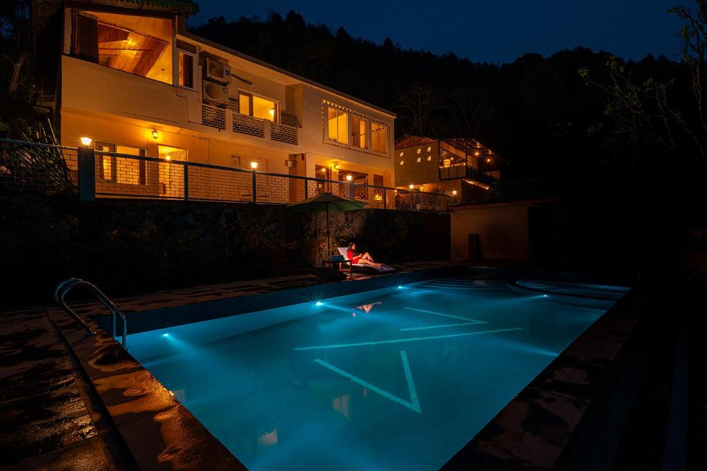 Maati Resort By The Lake Hill,,4 star