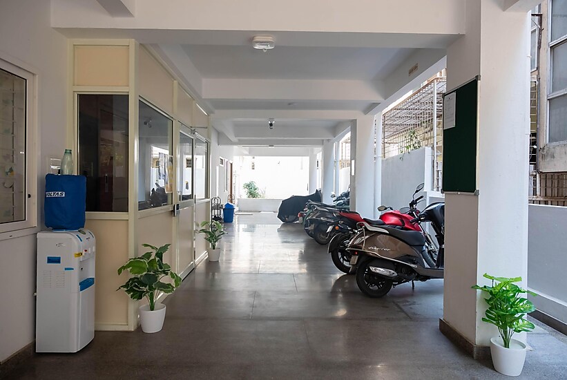Z Express Campbell,1/1 Charles Campbell Road, Cox Town, Bangalore, Bangalore, 560005,3 star