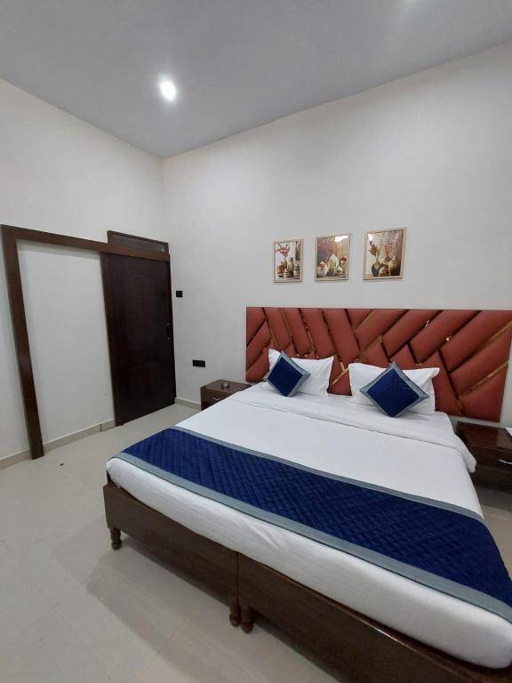 Kailasha Inn,,3 star