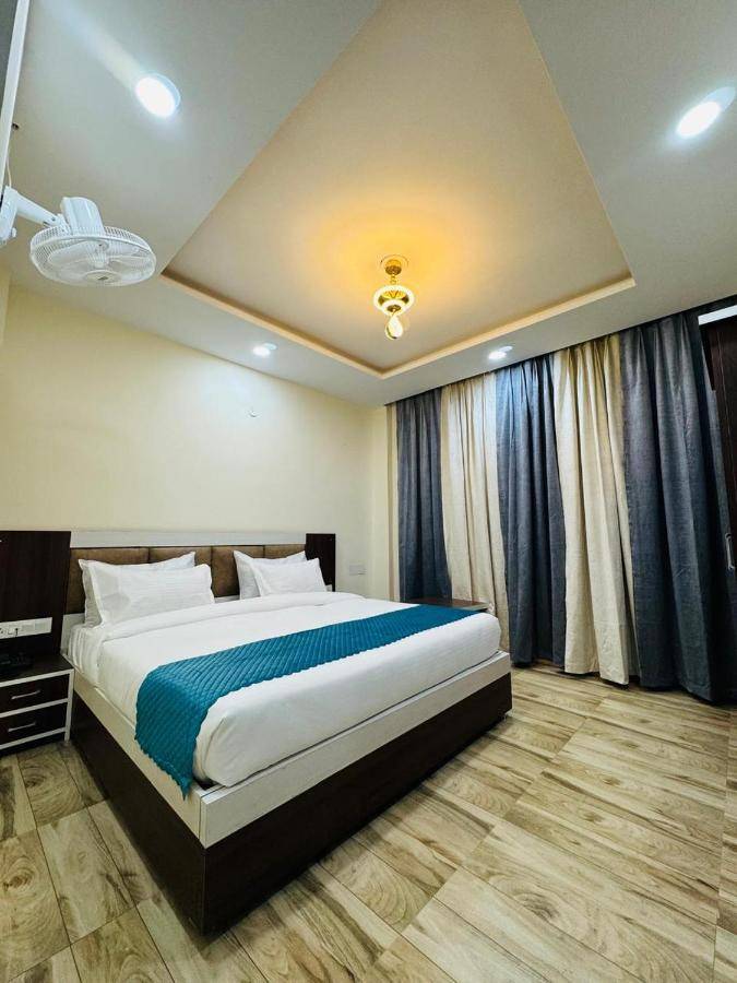 Hotel Dalhousie View,Subhash Chowk,3 star
