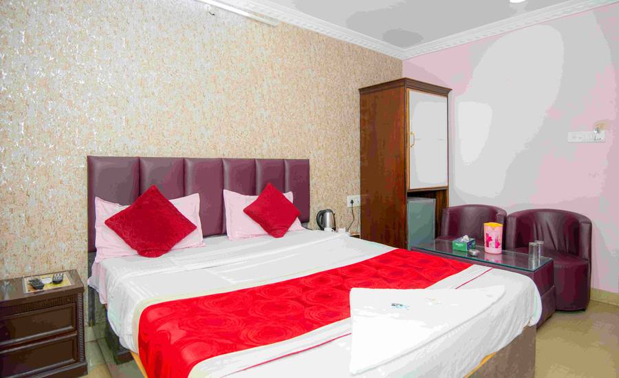 Hotel Manohar Palace,Golf City,3 star