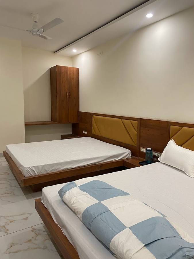 Hotel Prakasham,Nijatpura Marg,2 star