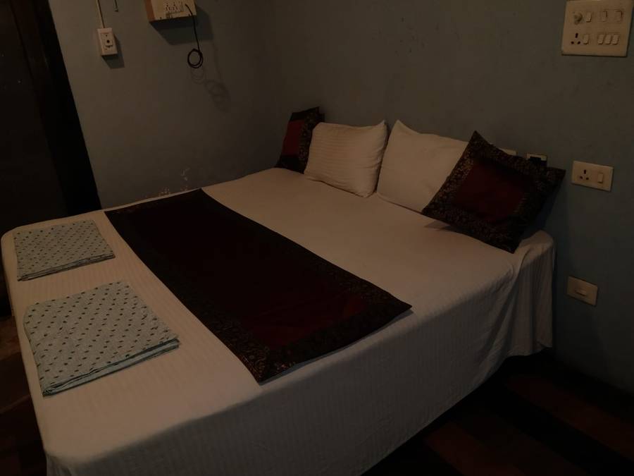 Hotel Medwin Kashi Dham,,2 star