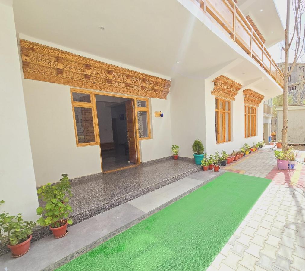 Mujoo Guest House,Near Leh Palace,3 star