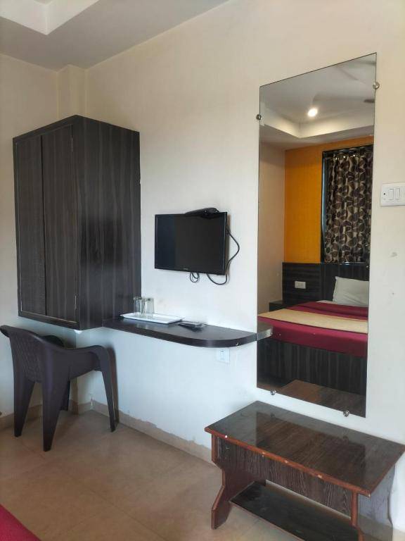 Hotel Shri Pushpanjali,Pimpalwadi Road,3 star
